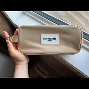 PERFECT CONDITION NEVER USED Burberry Hero Fanny Style Bag